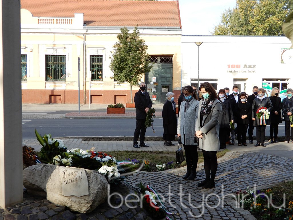 Az '56-os forradalomra emlékeztünk 30